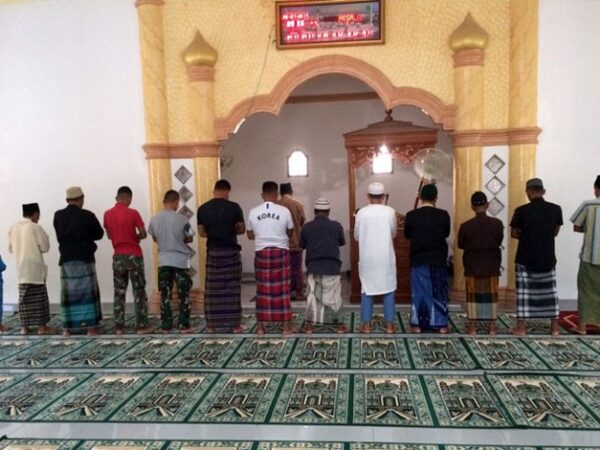 7 Keutamaan Sholat Berjamaah di Masjid