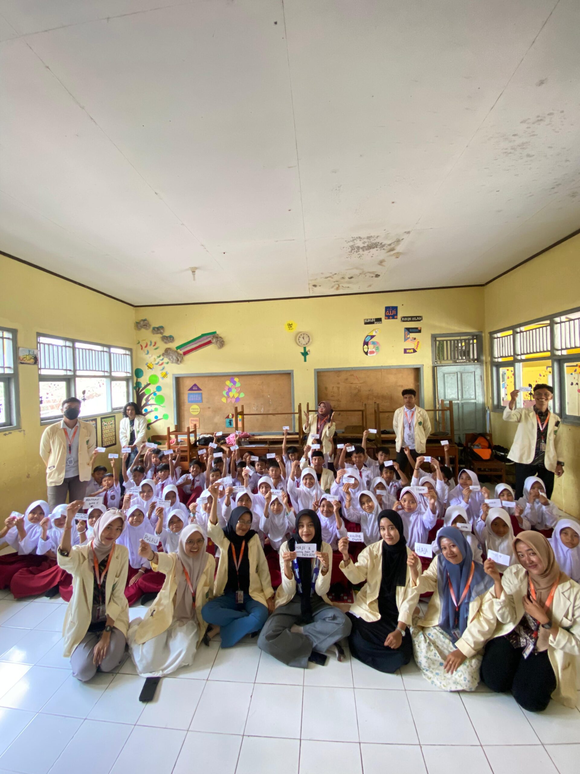 Kegiatan Sosial dan Keagamaan : Sosialisasi dan rutinan pengajian desa Ujungbarang Majenang